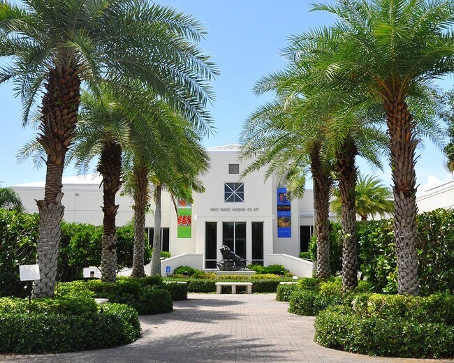 Building Photo - 611 Date Palm Rd