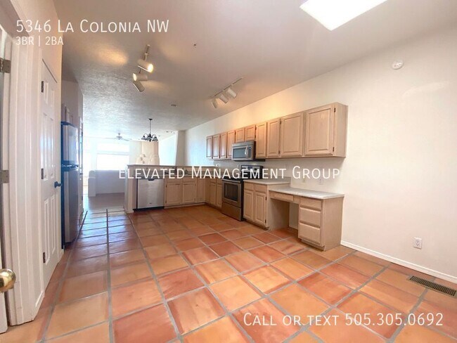 Building Photo - 5346 La Colonia Dr NW
