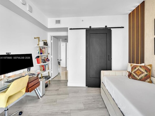 Building Photo - 121 NE 34th St