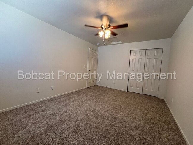 Building Photo - 3958 Village Dr