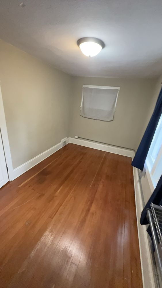 Building Photo - 3 bed 1 bath close to Water St. and UWEC! Available June 1st