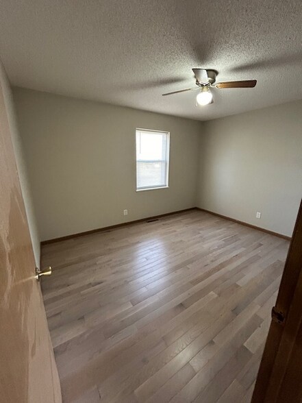 Building Photo - 306 N Main St