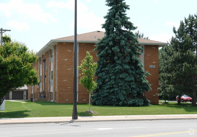 Building Photo - Country Inn West