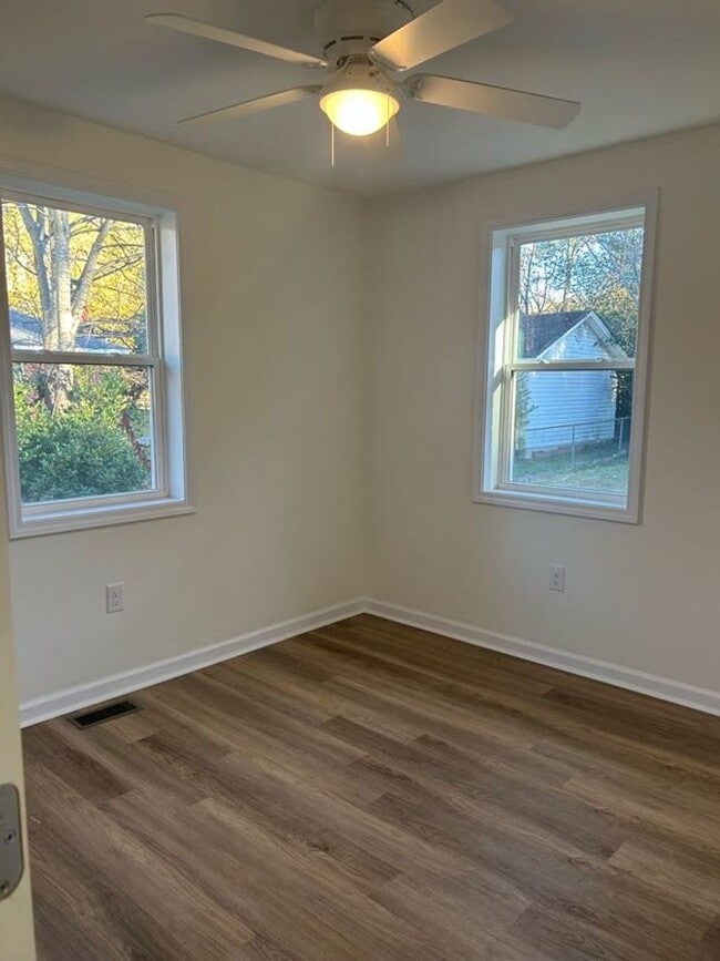 Building Photo - 1914 W Oakland-FULLY RENOVATED- 3 BEDROOM, 1 BATHROOM