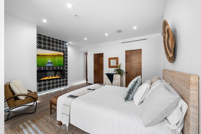 Building Photo - 838 California Ave