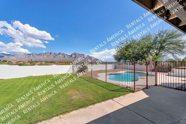 Building Photo - 10698 N Thunder Hill Pl