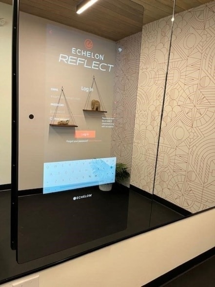 Building Photo - 635 Main St