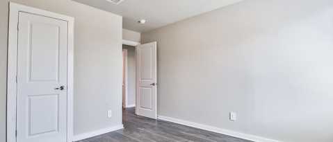 Building Photo - 208 Lake Ct