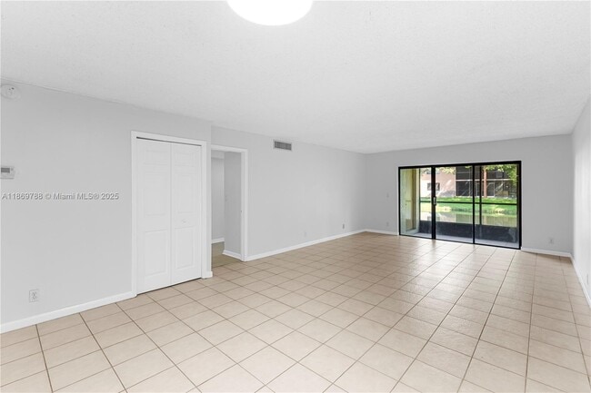 Building Photo - 301 Lakeview Dr