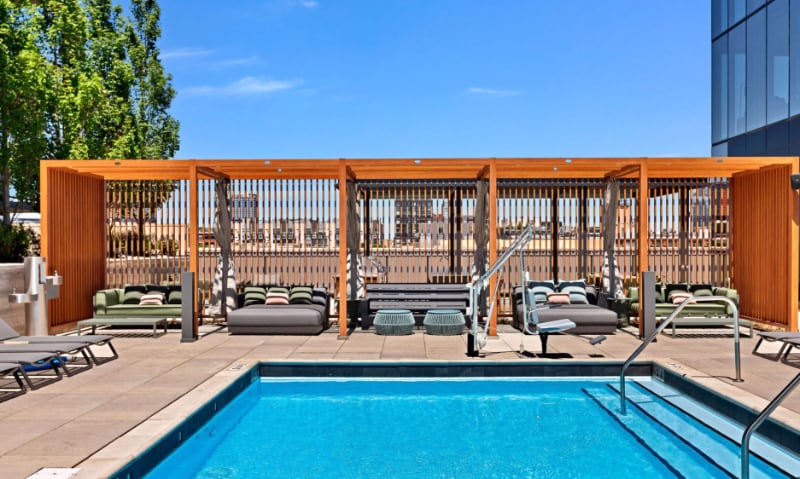 Building Photo - 1100 W Van Buren St