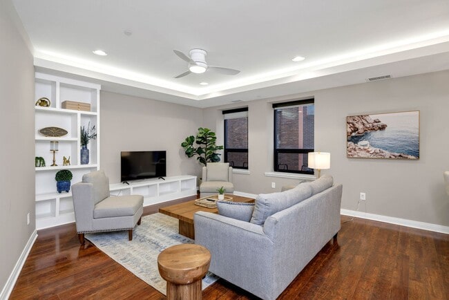 Building Photo - Lease Unfurnished $1900