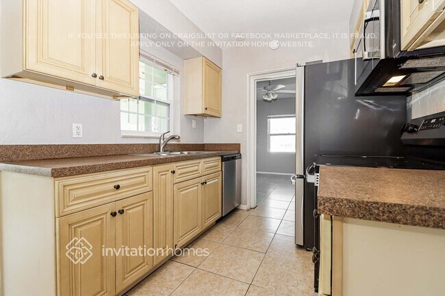 Building Photo - 4059 28th Ave N