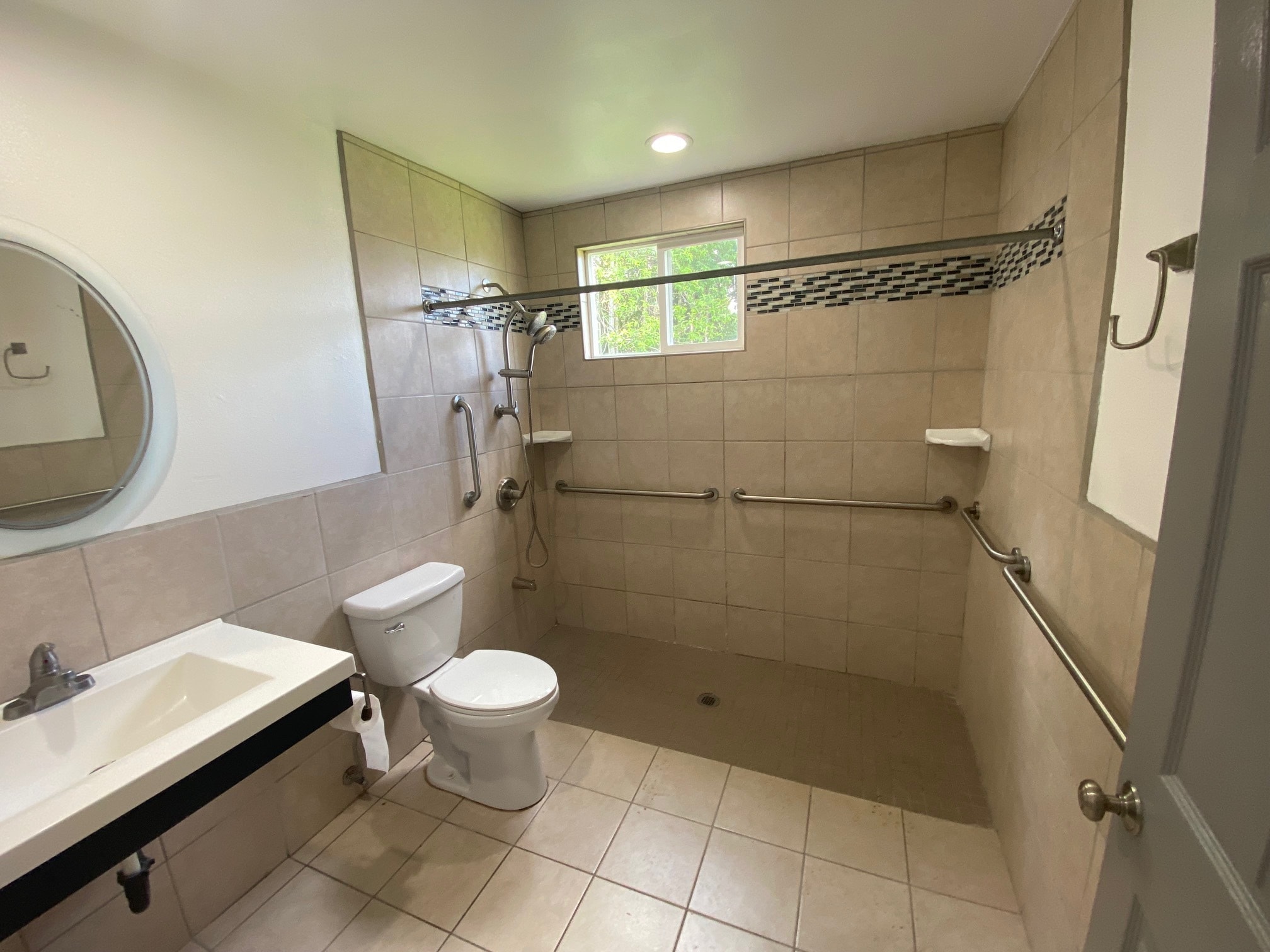 Main Bathroom - 1594 Kaunala Pl