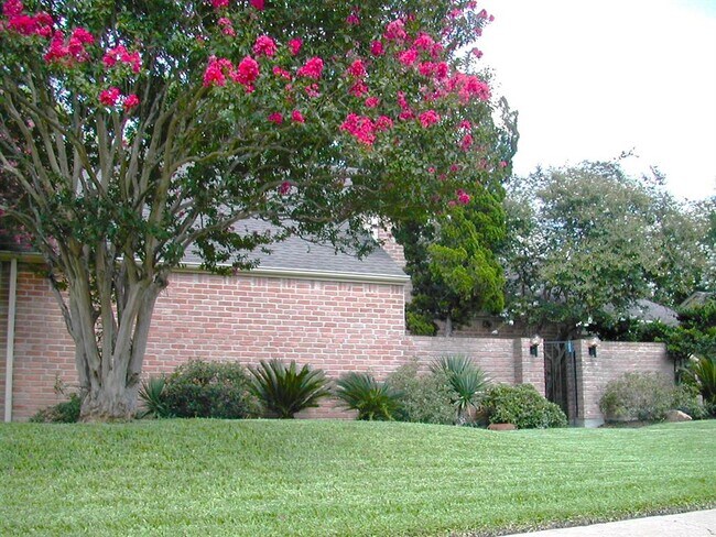 Building Photo - 2303 Cherry Bend Dr