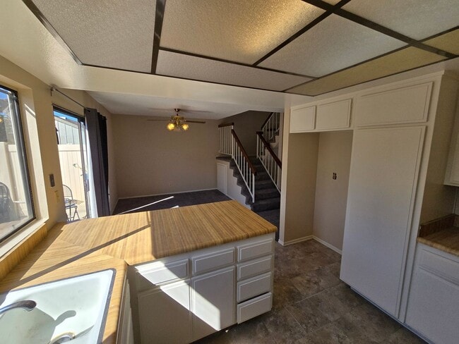 Building Photo - Fantastic 4 Bed, 3 Bath condo!