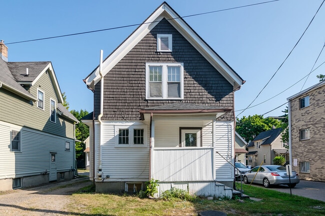 Building Photo - 112 Adams St