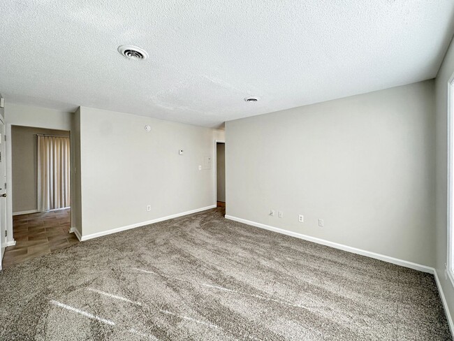 Building Photo - Charming, 2 bedroom apartment for rent!