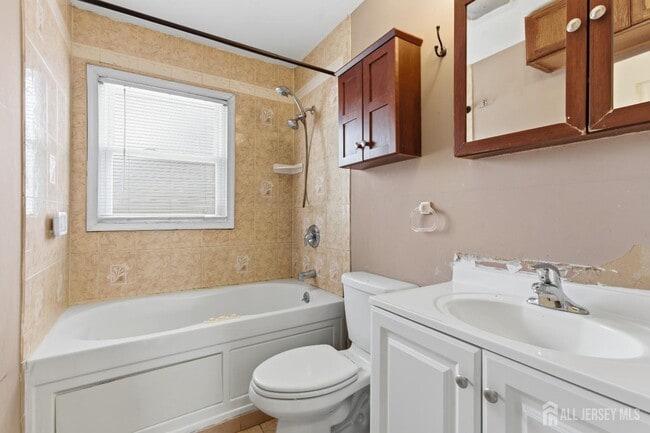 Building Photo - 6 Cherry St