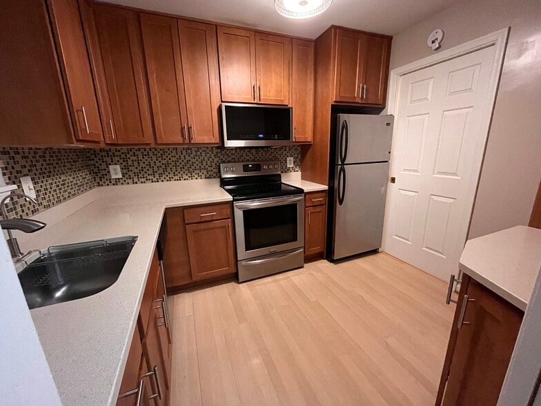 Kitchen - 2802 Lee Oaks Pl
