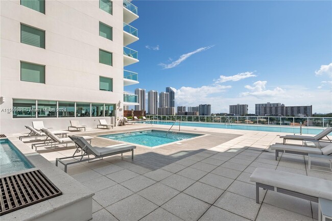 Building Photo - 400 Sunny Isles Blvd