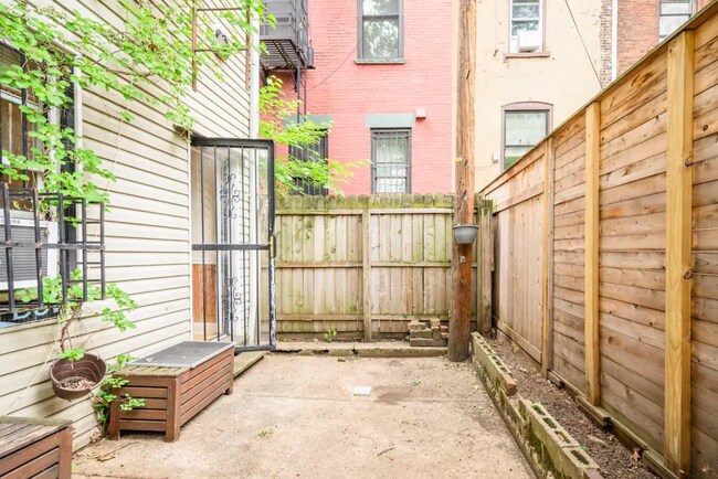 Private fresh air patio - 134 Coles St
