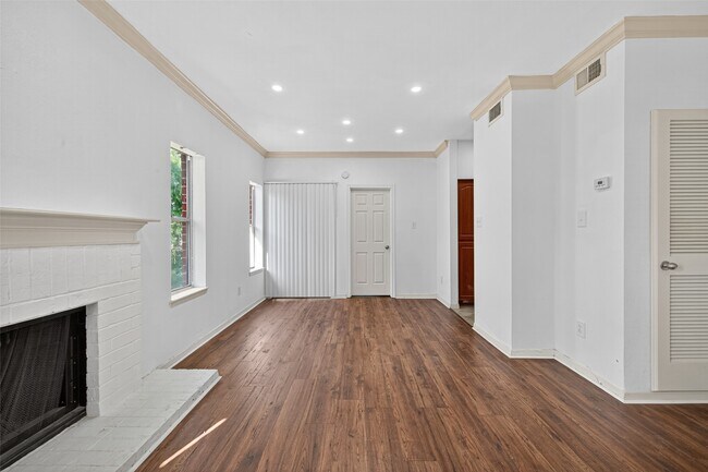 Building Photo - 4041 Drake St