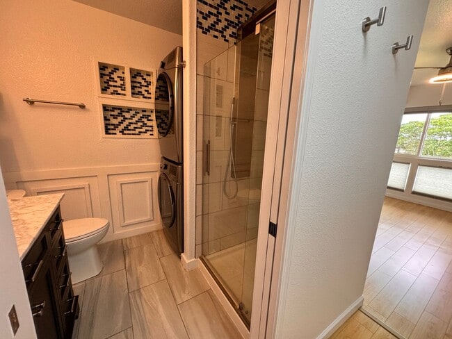 Building Photo - Charming 2-Bedroom/2-Bath - Renovated