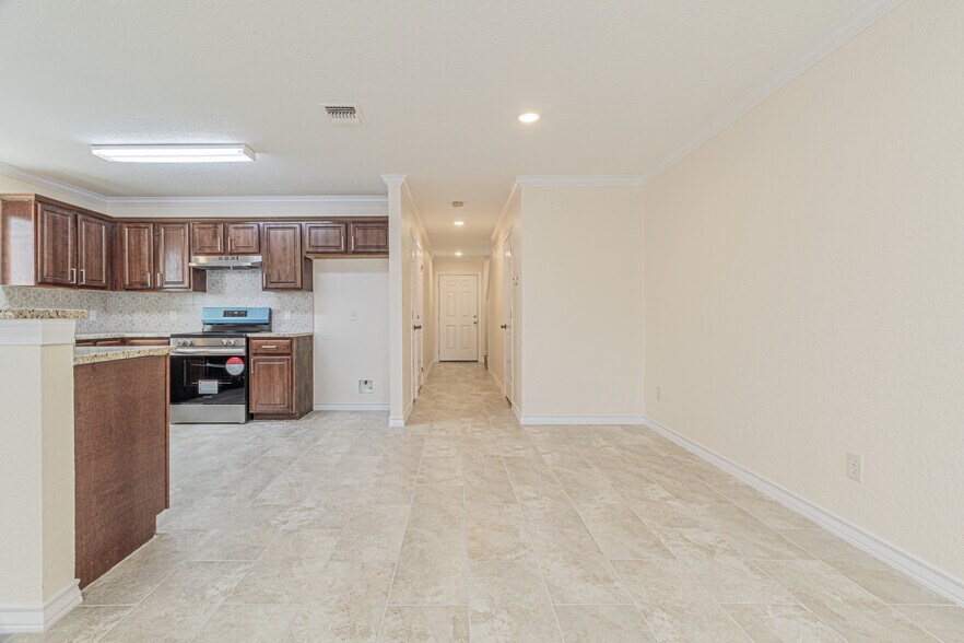 Building Photo - 11427 Creek Eagle