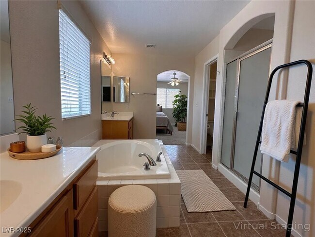 Building Photo - 2586 Highland Cliff Dr