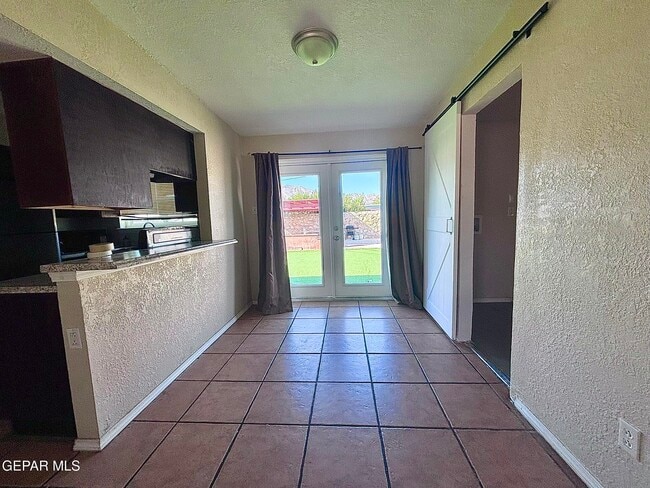 Building Photo - 10517 Tareyton St