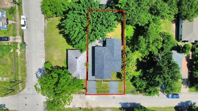 Building Photo - 3025 Drew St