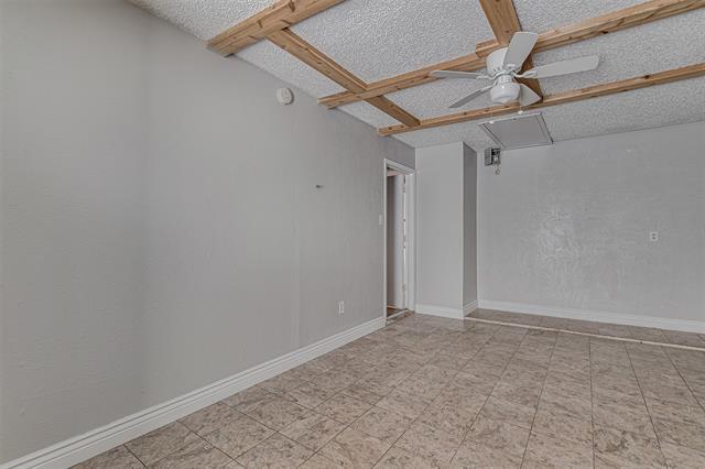 Building Photo - 833 Springhill Dr