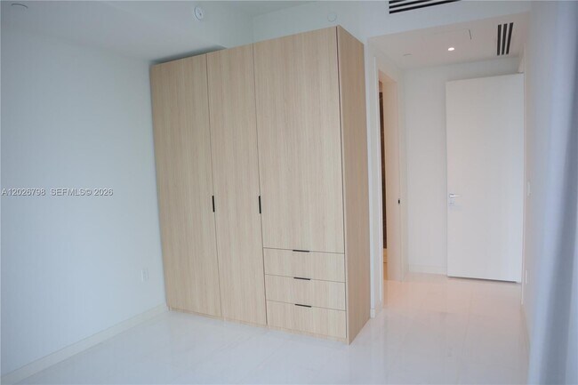 Building Photo - 300 Biscayne Blvd Way