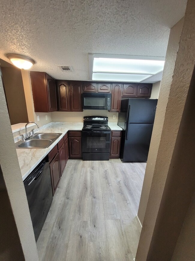 Building Photo - 2 story, 2 bed 2.5 bath townhome at Sagewo...