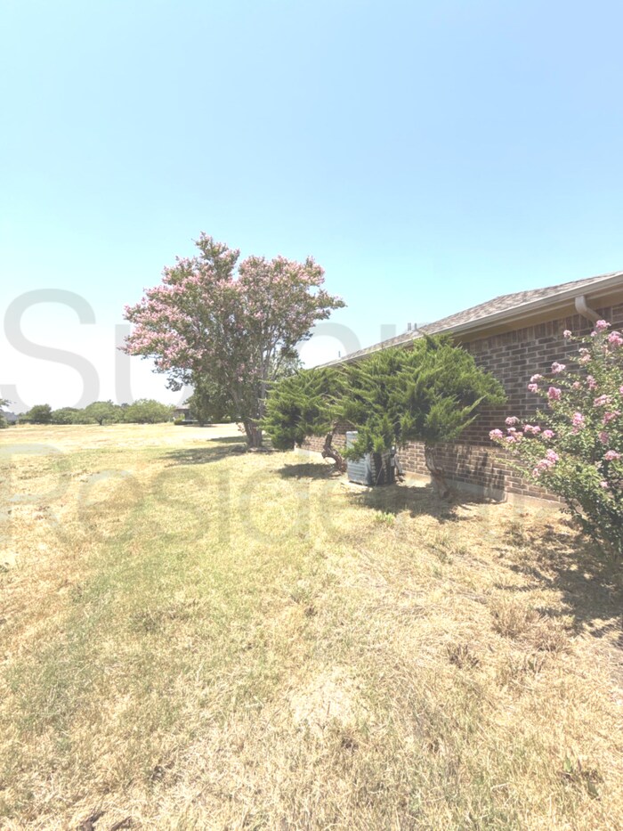 Building Photo - 201 Steller Ln