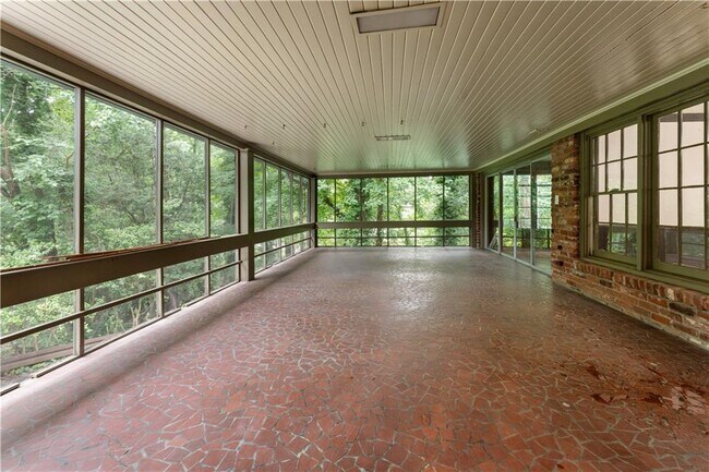 Building Photo - 3757 Peachtree Dunwoody Rd