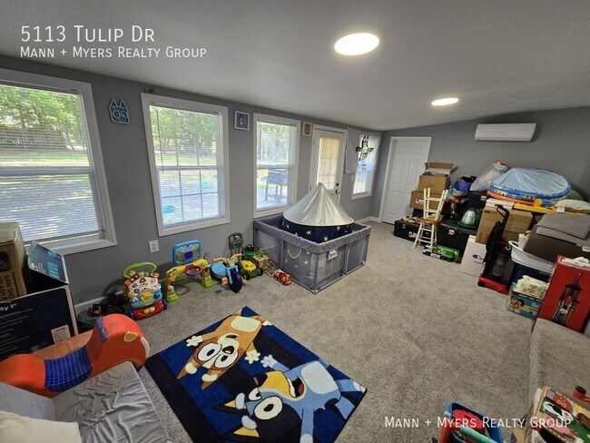 Building Photo - 5113 Tulip Dr