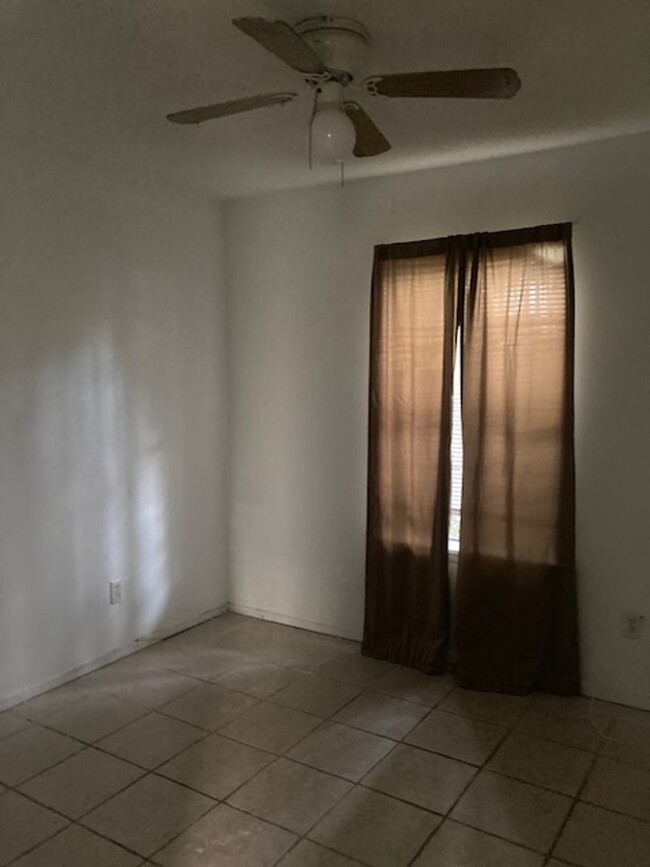 Building Photo - Orange Grove 3 Bedroom