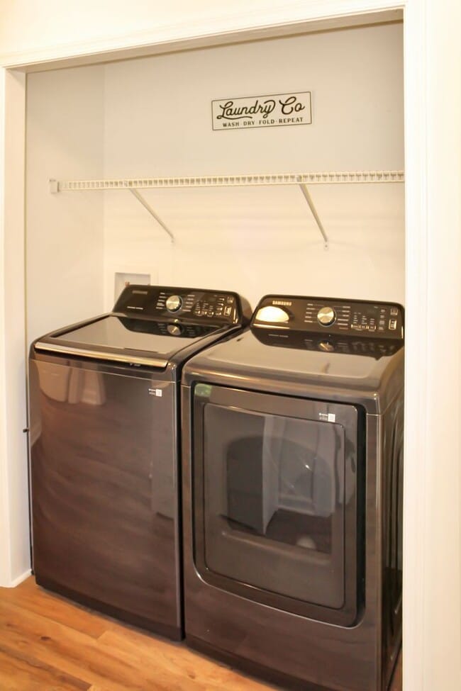 Building Photo - Fully furnished - single family