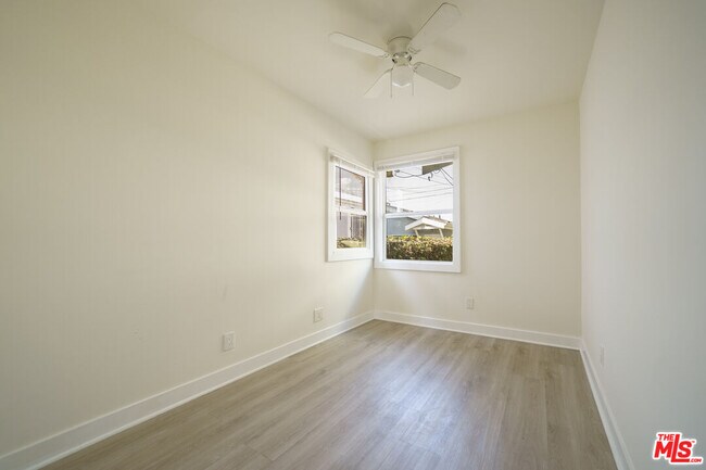 Building Photo - 229 E 85th St