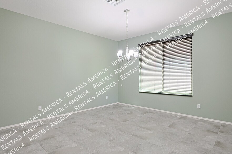 Building Photo - 15611 W Westview Dr