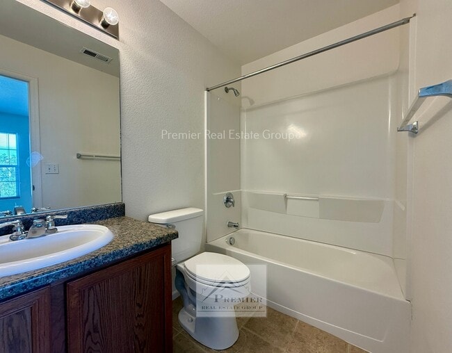 Building Photo - 7920 Sandy Springs Point