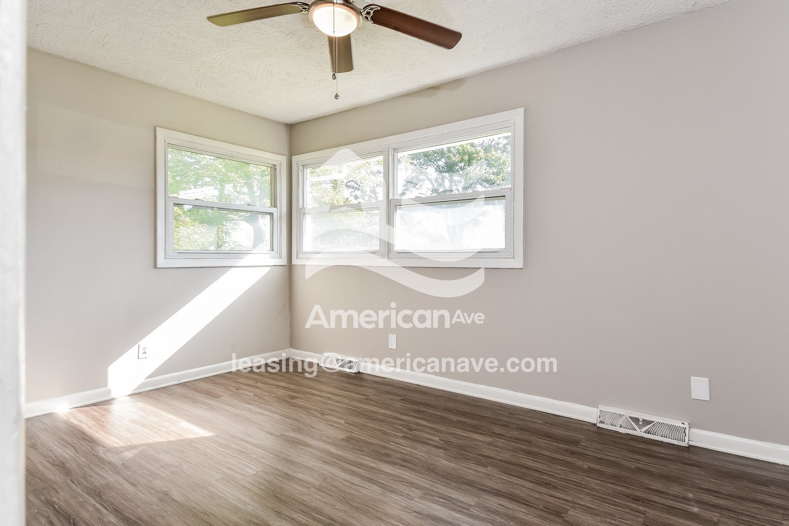 Building Photo - 537 Hemingway St