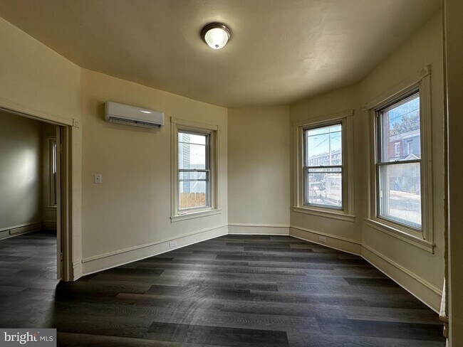 Building Photo - 22 N 53rd St