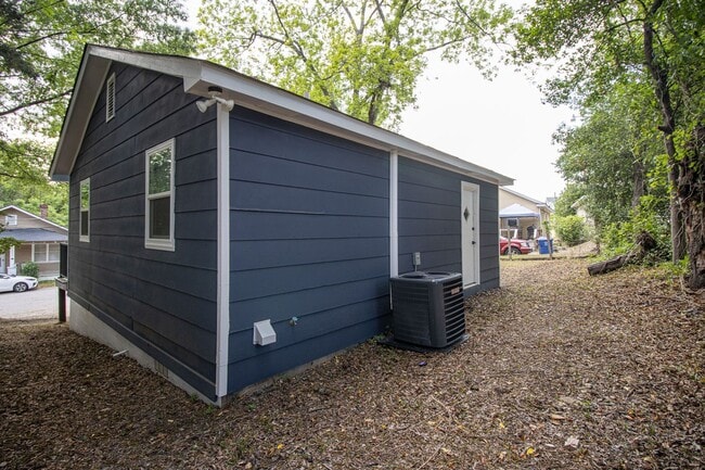 Building Photo - Downtown Columbia Renovated 2BR/1BA | Modern Finishes, Prime Location Near Five Points
