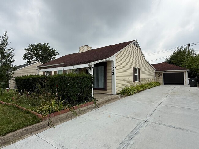 Building Photo - 542 Cherry Ln