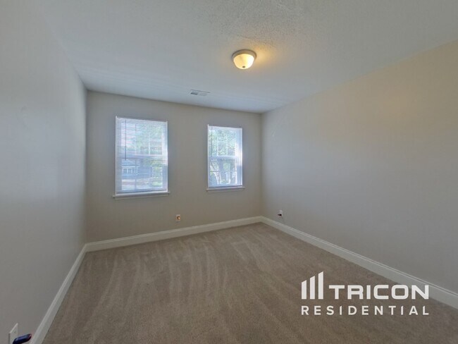 Building Photo - 5604 Bluff Ct