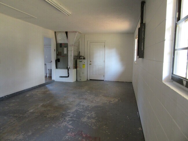 Building Photo - Charming 3/2 home in NE Ocala