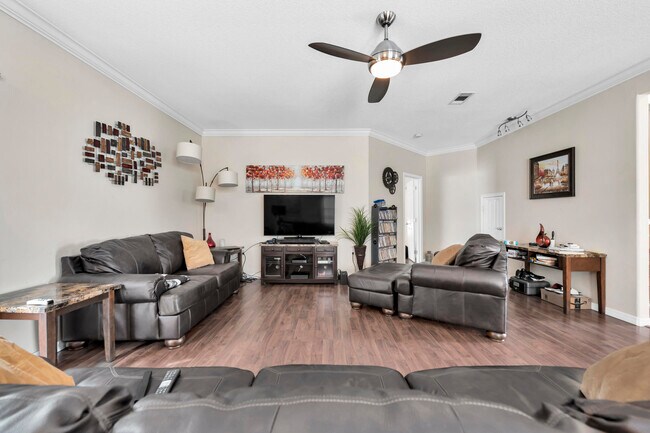 Building Photo - 1916 Kadima Cir