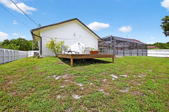 Building Photo - 488 NW 13th St
